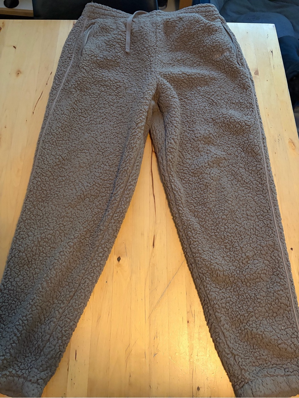 SKIMS Sherpa Jogger Pants - Taupe
